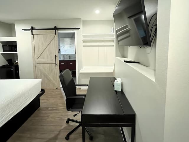 Standard Room, 1 King Bed (No pets)