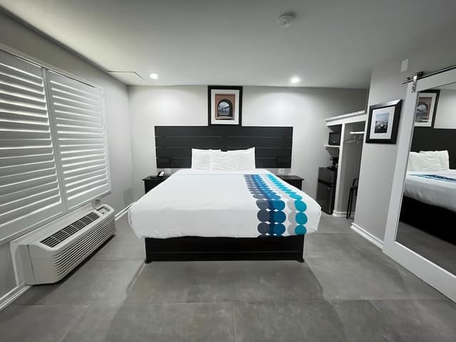 Standard Room, 1 King Bed (No pets)