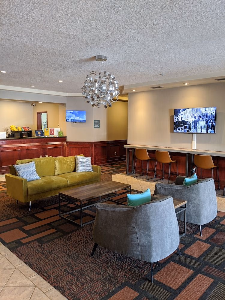 Foxwood Inn & Suites2