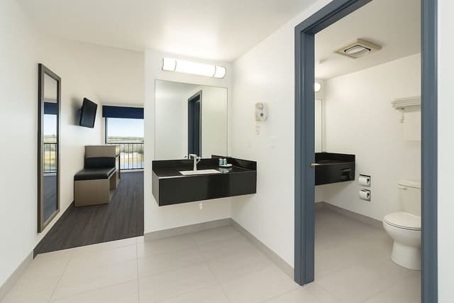 Standard Room, 1 King Bed, Refrigerator & Microwave, Bay View