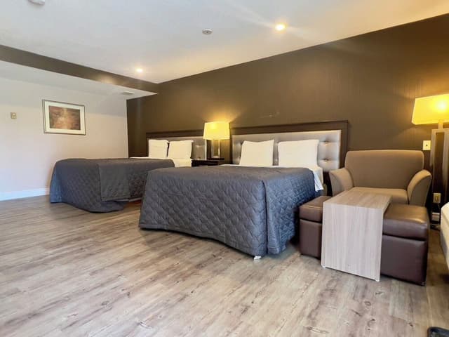 Room with 2 Queen Beds