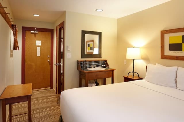 Traditional Room, 1 Queen Bed, Ground Floor