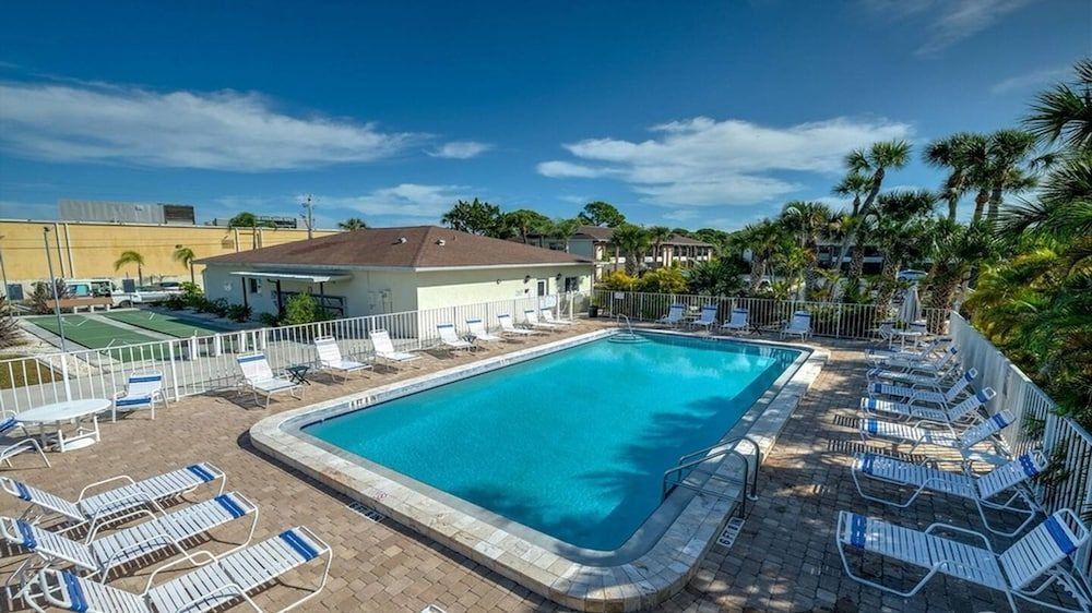 Palm Manor Resort0