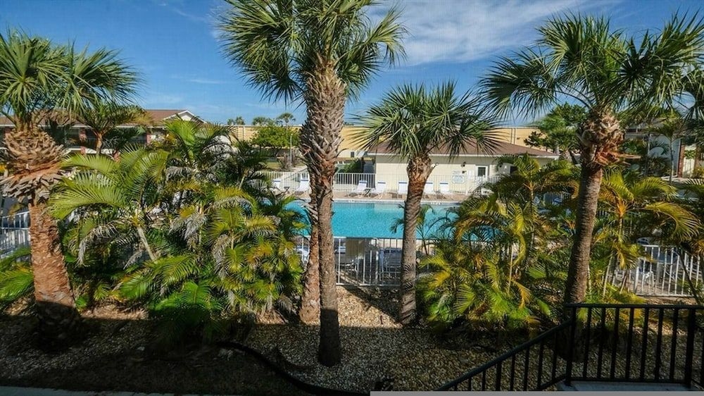 Palm Manor Resort4