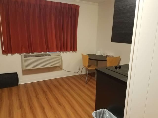 Deluxe Suite, 1 Queen Bed, Non Smoking, Kitchenette