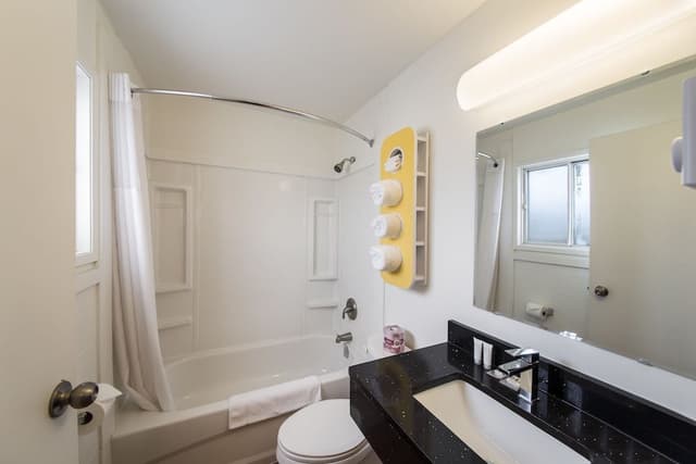 Deluxe Suite, 2 Queen Beds, Non Smoking, Kitchenette