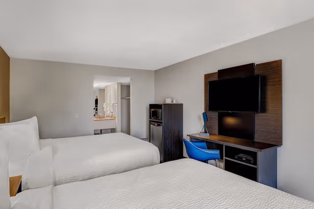 Deluxe Room, 2 Queen Beds, Non Smoking, Refrigerator & Microwave