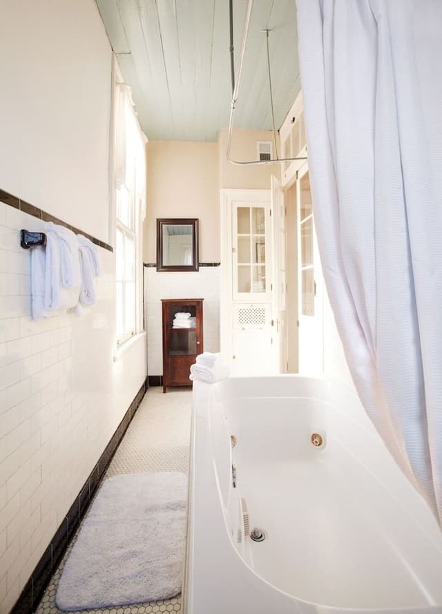 Deluxe 2 Bedroom Suite with Balcony: The William Bell (2nd Floor)