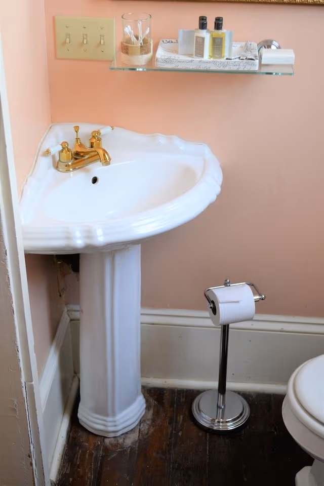 Deluxe Suite with Balcony: The Estelle (2nd Floor)