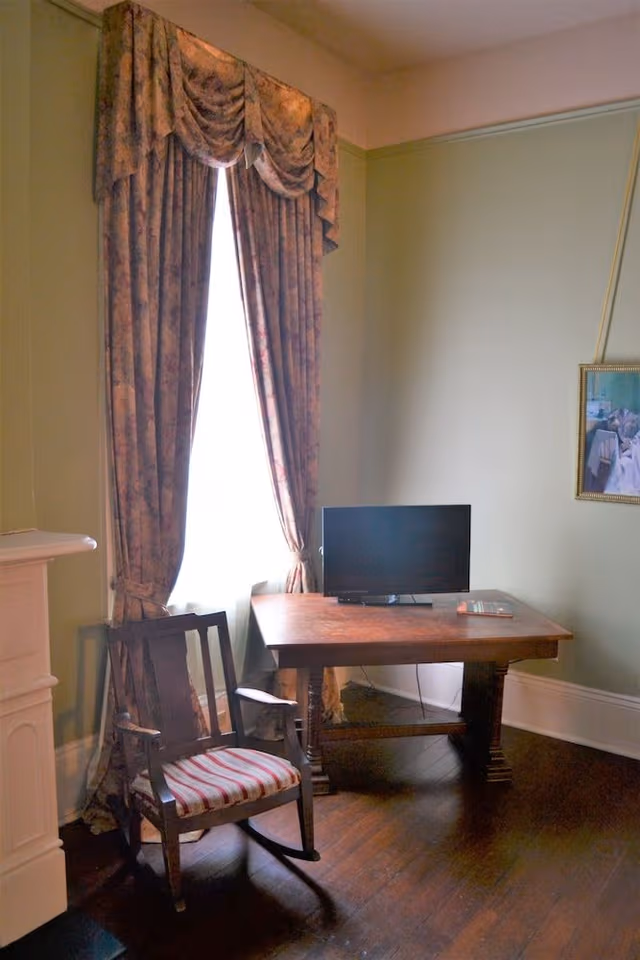 Deluxe Suite: The Josephine (2nd Floor)