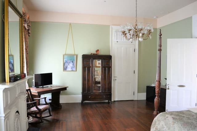 Deluxe Suite: The Josephine (2nd Floor)