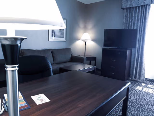2 QUEEN SUITE WITH SOFABED NONSMOKING