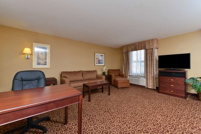 2 QUEEN SUITE WITH SOFABED NONSMOKING