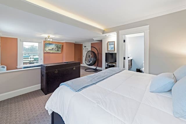 Suite, 1 King Bed with Sofa bed