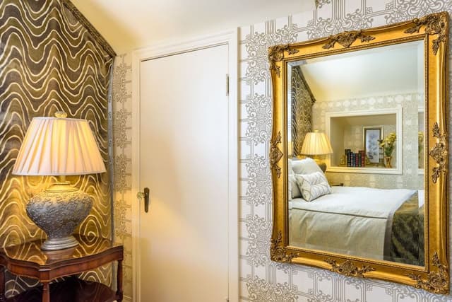Elegant Suite, 1 Queen Bed, City Skyline & Ocean View
