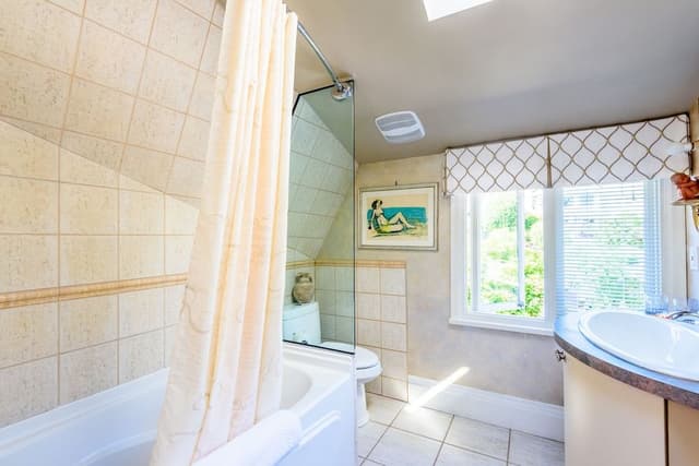 Elegant Suite, 1 Queen Bed, City Skyline & Ocean View