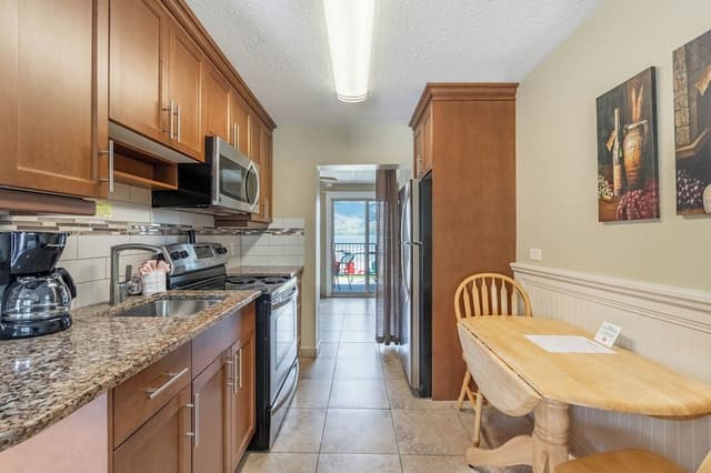 Superior Studio Suite, 1 Queen Bed, Non Smoking, Lake View