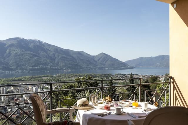 Lifestyle Suite, Lake View