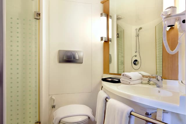 Superior Room with double bed featuring the new bedding