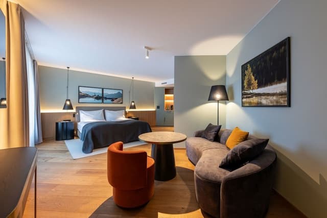 Residence 4 Star - Premium Double Room south or west - High Floor