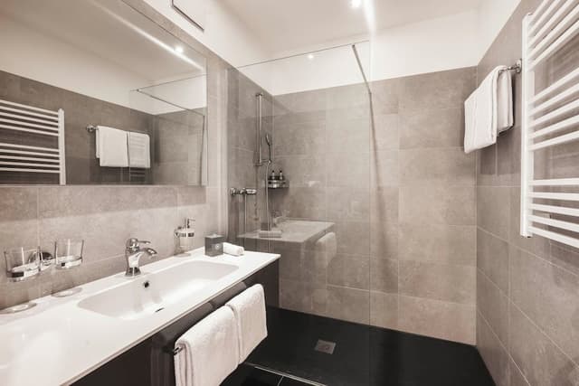 Panorama Deluxe Double Room, Balcony with panoramic view over city, mountains & lake