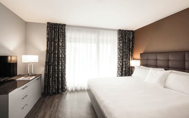 Suite, Balcony (Lake & Mountain View)