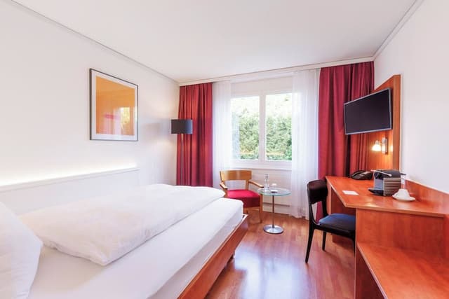 Standard Room, 1 Queen Bed