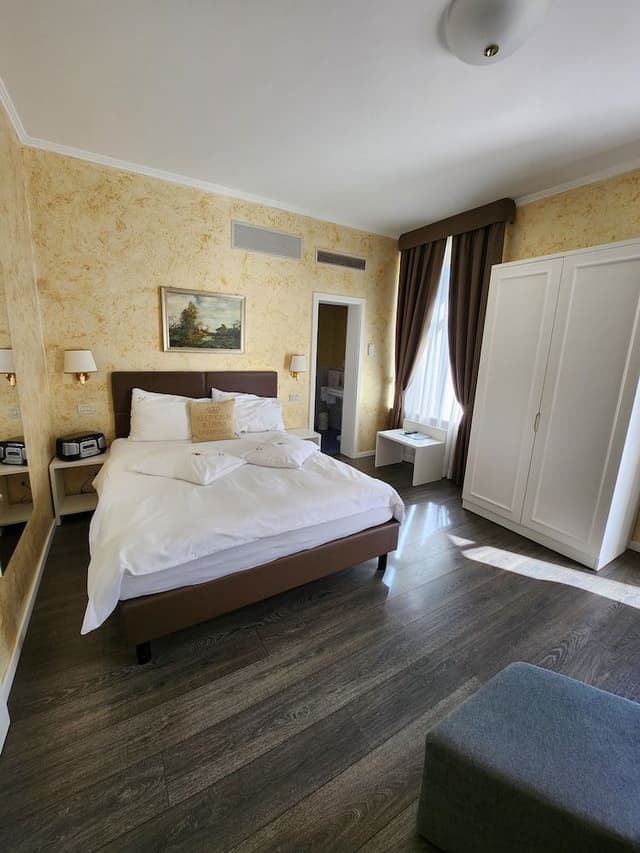 Superior Double Room, Terrace, Partial Lake View