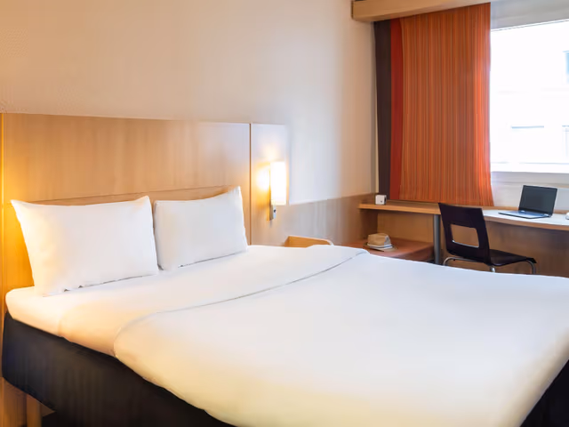 Panorama room with double bed and balcony