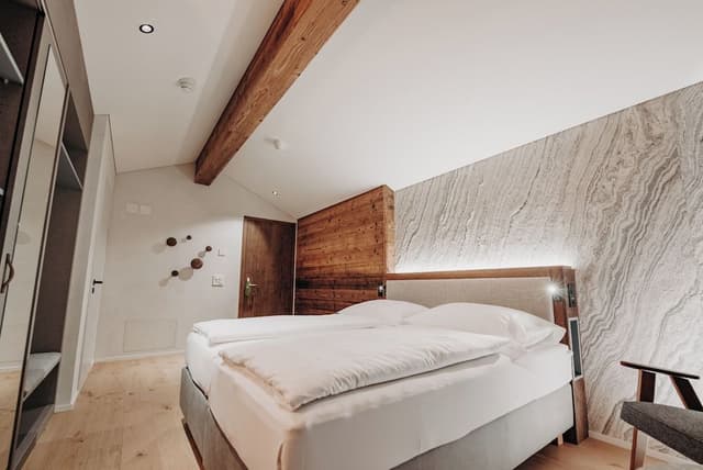 Chalet Twin Room, garden view