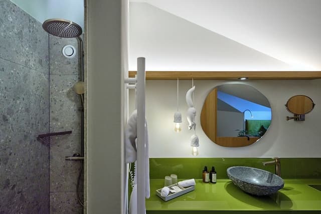Classic Double Room, Bathtub