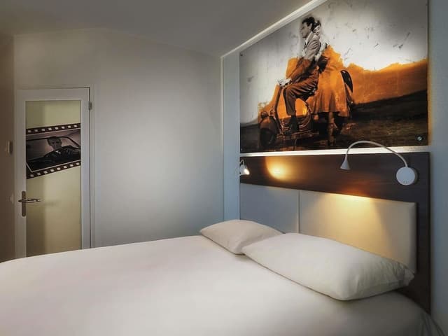 Room, 1 Double Bed (Cinema)