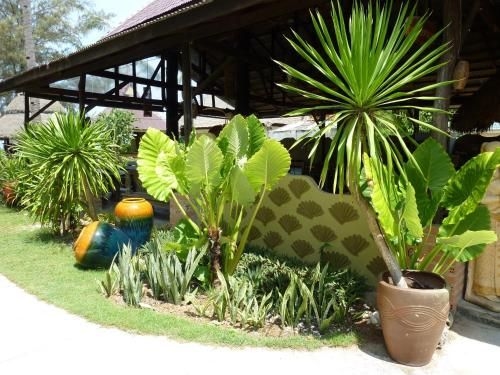 ลันตา แคสอะเว บีช รีสอร์ท (Lanta Castaway Beach Resort)1