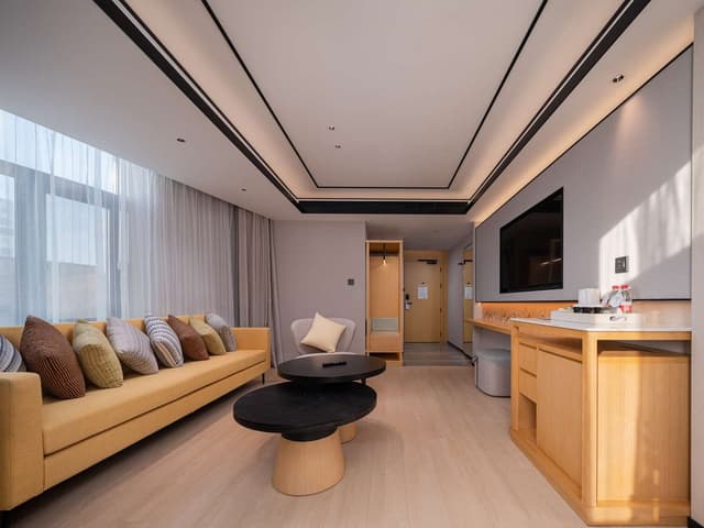 KING DELUXE SUITE