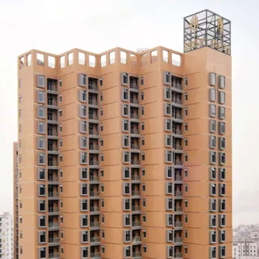 Royal Suites & Tower0