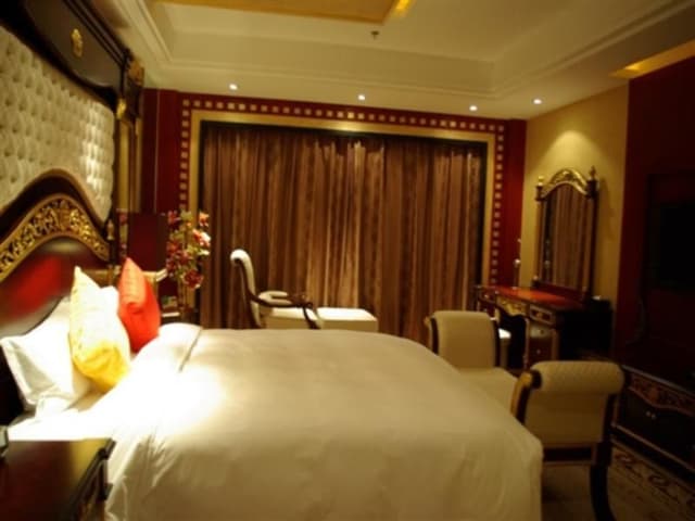 Business King Bed