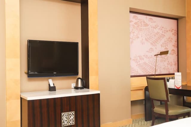 Club Suite, 1 Bedroom, City View