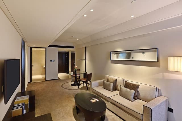 Business Suite, 1 King Bed