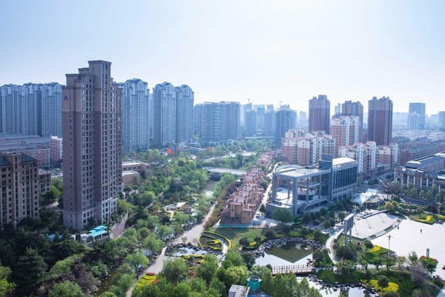 Breezy, Guest Room, 1 King, City View, High Floor