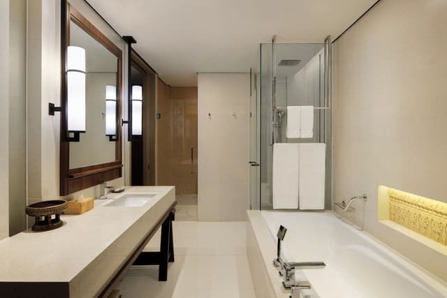 Deluxe King, Guest room, 1 King, Balcony