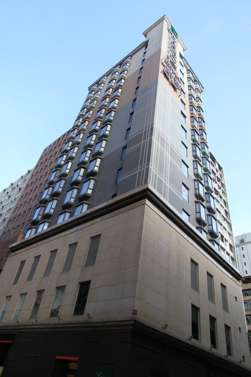 โรงแรมลาร์กอส (Largos Hotel)0