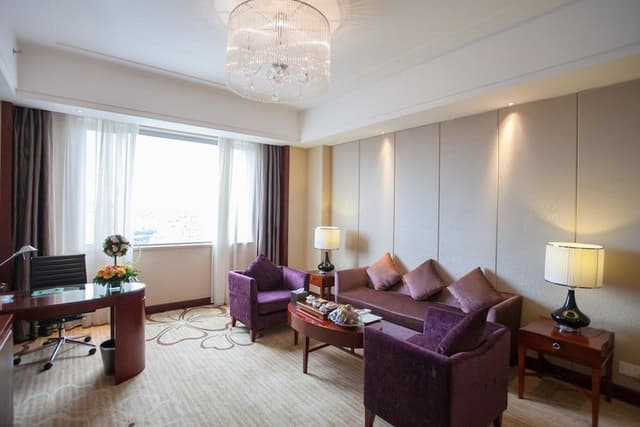 Deluxe Suite, 1 King Bed