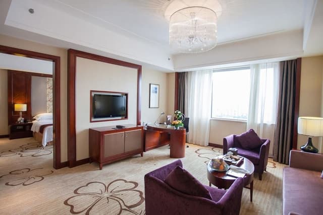 Suite, 1 King Bed (Fashion Suite)