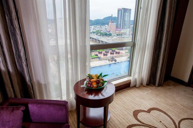Room, 2 Twin Beds, River View