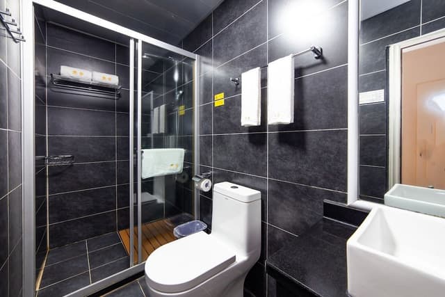 Deluxe Double Room, Bathtub