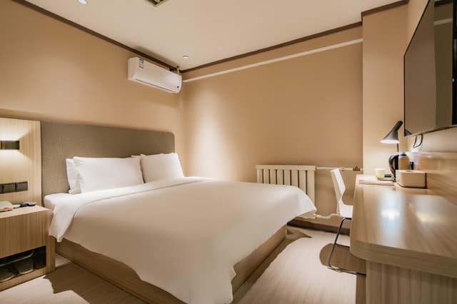 Huazhu - Room With Bed