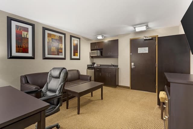 Suite, 1 Queen Bed, Non Smoking, Refrigerator & Microwave (with Sofabed)