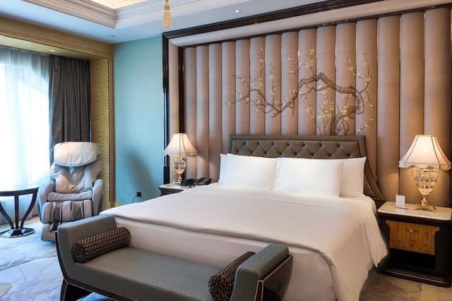 Deluxe King Room