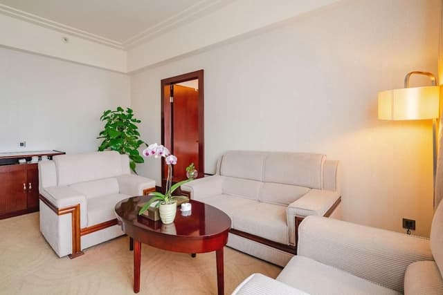 Suite, 1 King Bed, Smoking