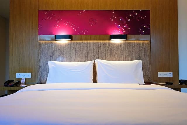 Room, 1 King Bed, City View